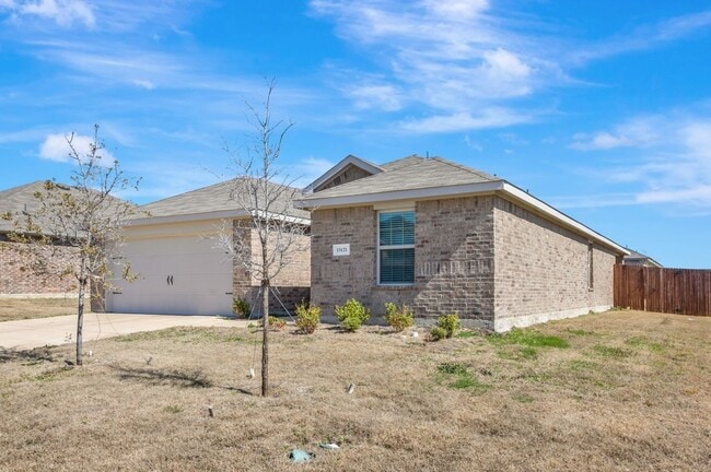 Building Photo - 15121 Ace Dr