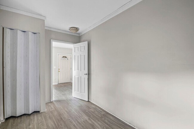 Building Photo - Upstairs Duplex Unit with 3 bedrooms and 2 baths.  Westside Atlanta, 30314