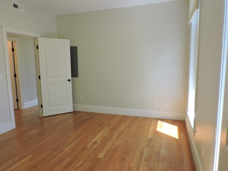 Building Photo - 168 Hampshire St