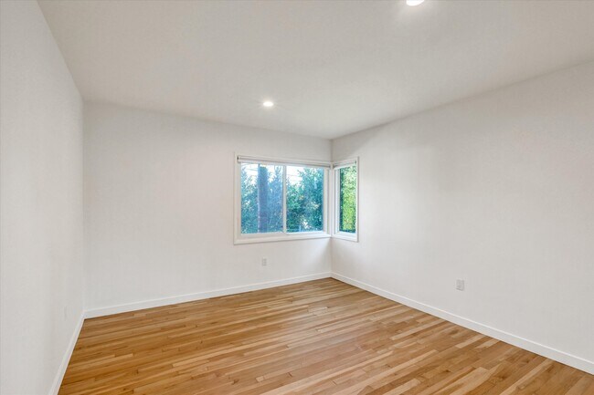 Building Photo - 5400 82nd W St