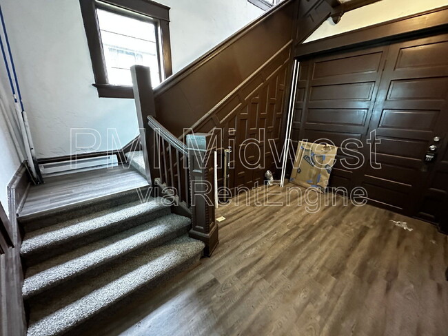 Building Photo - 2516 S Washington St