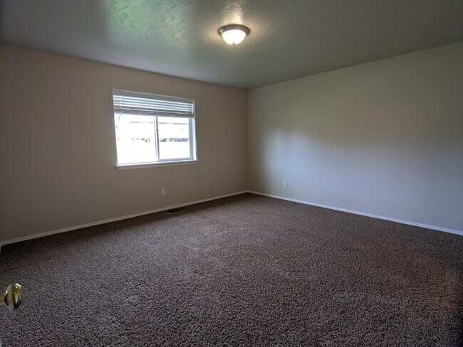 Building Photo - 611 N Kayden Way