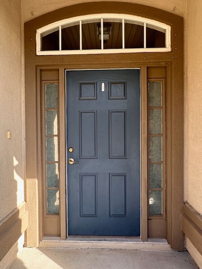 Building Photo - Large 3BD/2BA |Quiet Setting | Fenced Yard