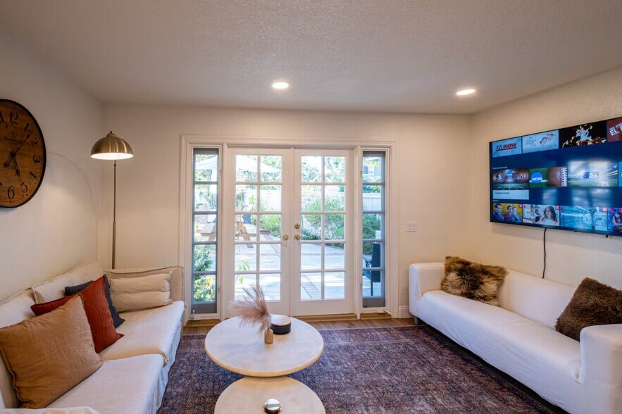 Building Photo - 1 Encinitas Ct