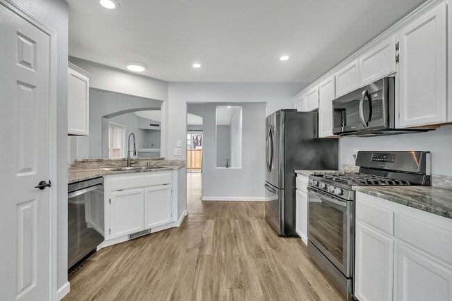 Building Photo - Amazing Floor Plan in Desirable Spanaway Neighborhood!