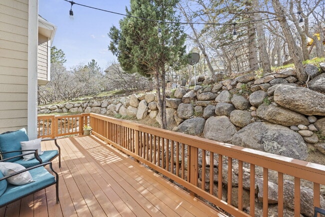 Building Photo - Spacious 6-Bedroom Broadmoor Rental with M...