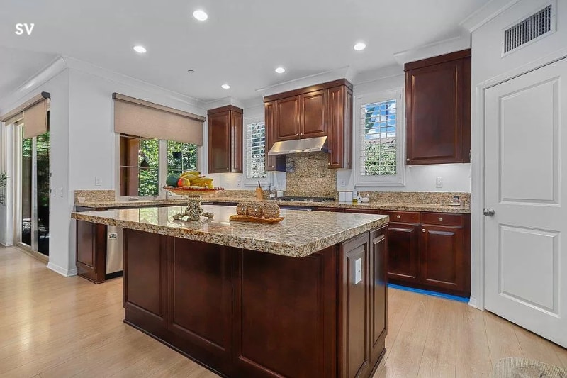 Building Photo - 58 Maple Ash