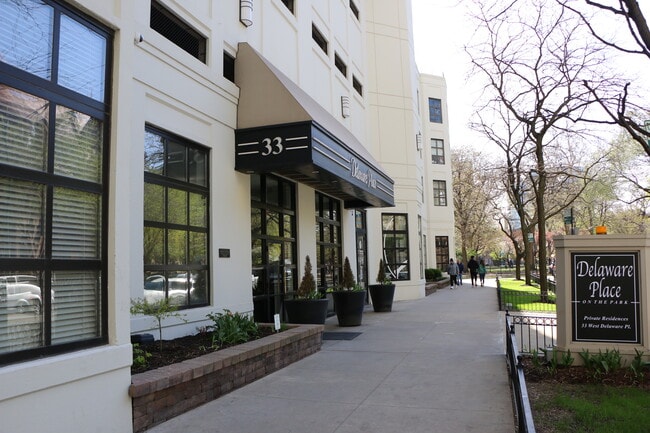 Building Photo - 33 W Delaware Pl
