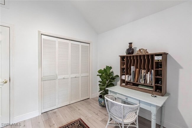 Building Photo - 1323 Solana Rd