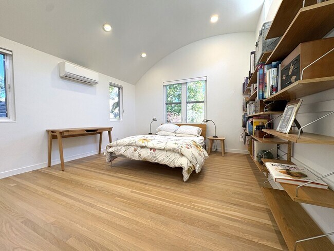 Building Photo - Modern Home availalble for lease in Menlo ...
