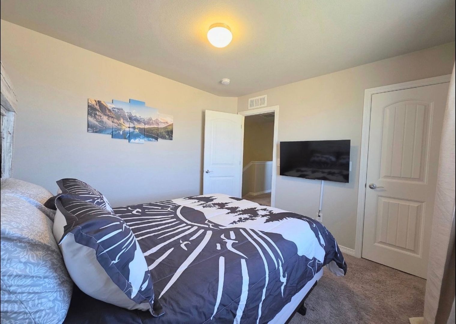 Building Photo - 6784 Skuna Dr