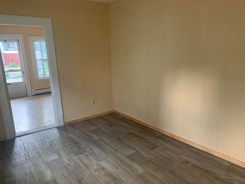 Building Photo - 22 Spring