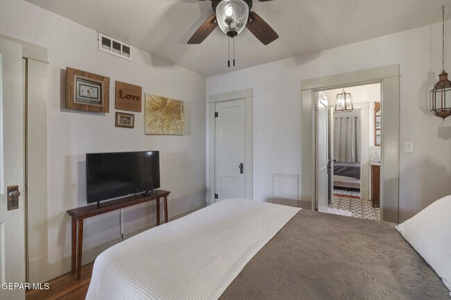 Building Photo - 2901 Grant Ave