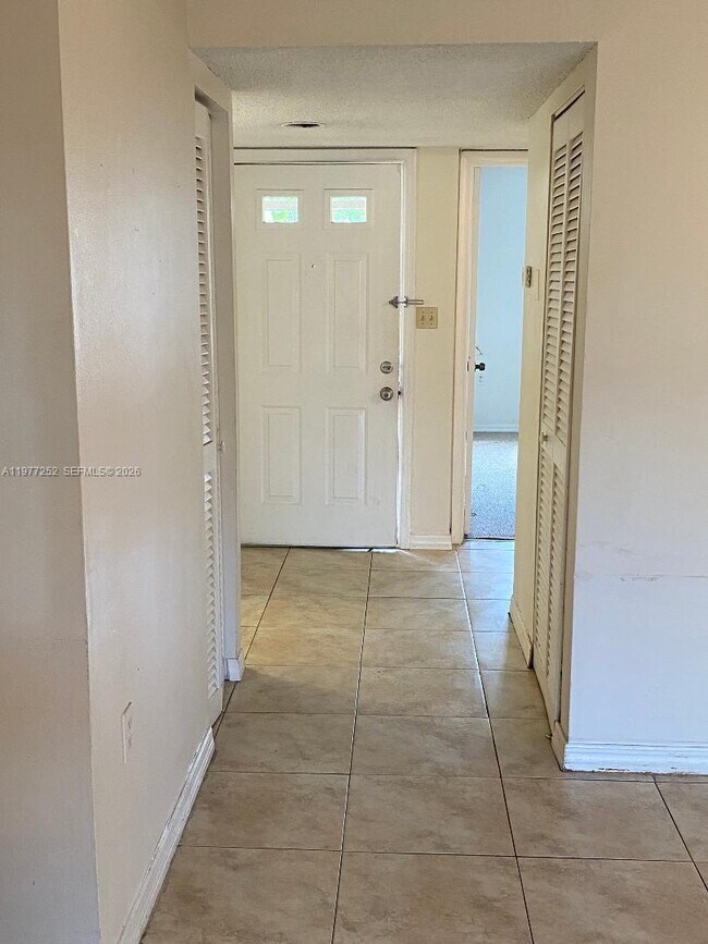 Building Photo - 22104 Glenmoor Dr