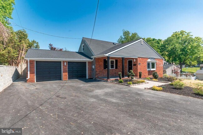 Building Photo - 248 Penncrest Dr