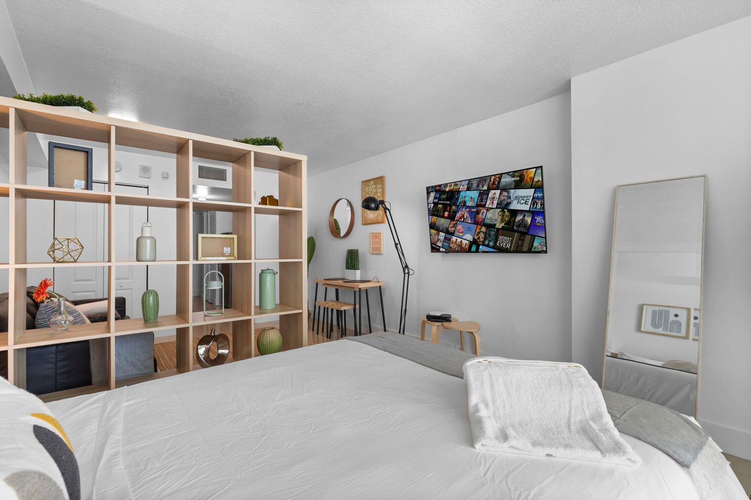 Building Photo - 1 SE 12th St