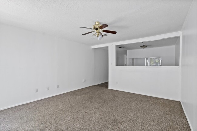 Building Photo - 3923 Old Oaks Dr