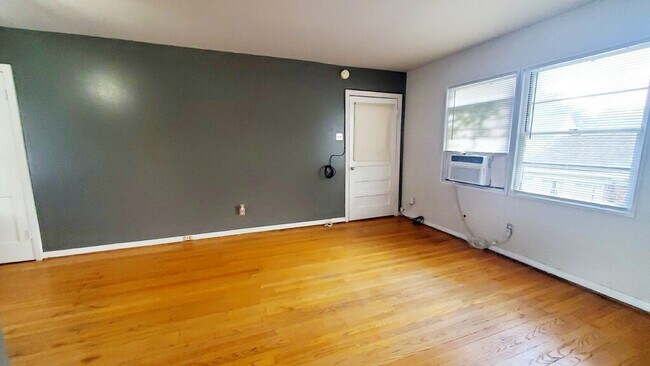 Building Photo - 4427 Jefferson St