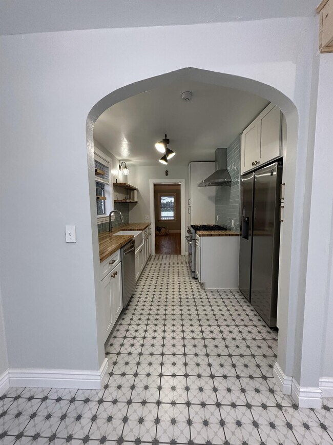 Building Photo - 608 Neal St