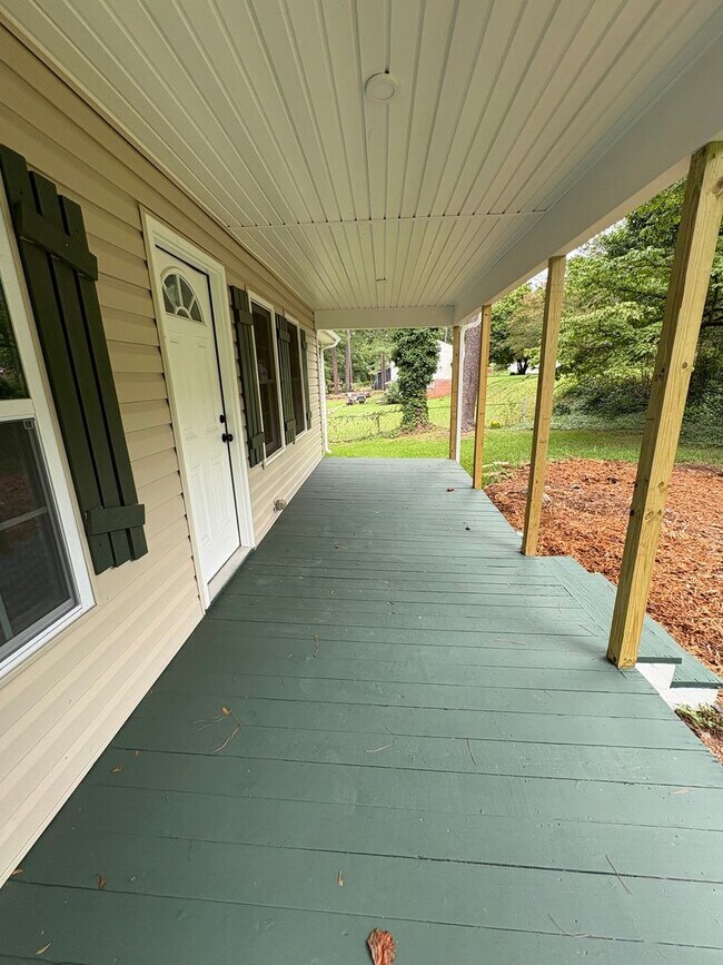 Building Photo - Lovely 3 Bedroom 2 Bath Home in Spartanburg