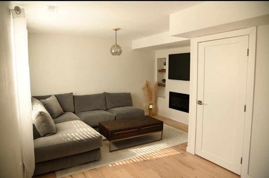 Building Photo - 1204 NE 21st St