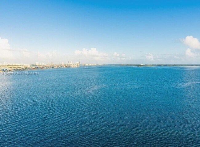 Building Photo - 808 Brickell Key Dr