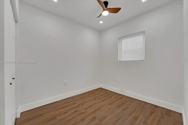 Building Photo - 1733 NW 16th St