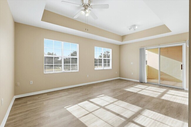 Building Photo - 1015 Villagio Cir