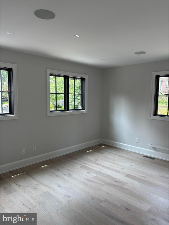 Building Photo - 5017 Eskridge Terrace NW