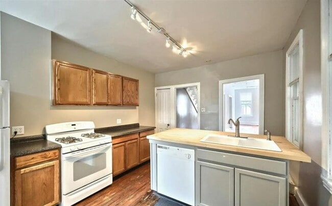 Building Photo - Coming Soon! Beautiful 3 Bedroom, 1 Bath C...