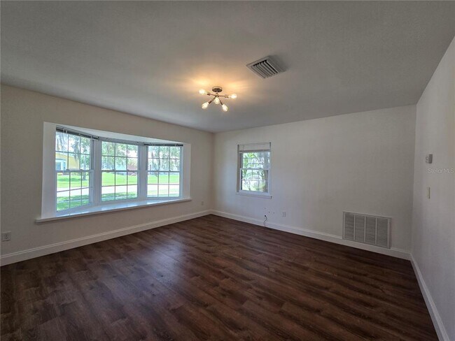 Building Photo - 300 Cypress Creek Cir