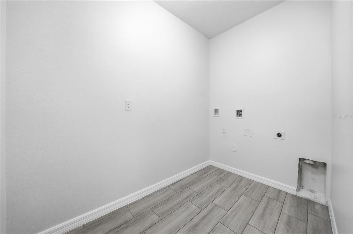 Building Photo - 547 Hartford Hts St