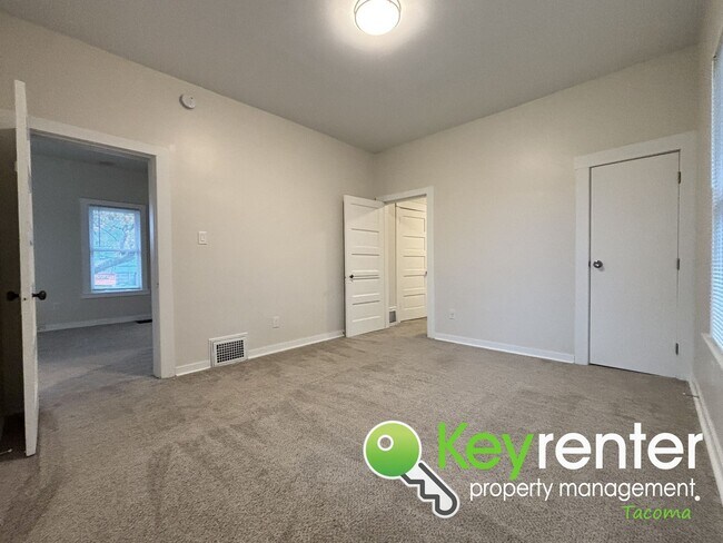 Building Photo - Newly Remodeled 2-Bedroom, 2-Bath Tacoma Home with Finished Basement, Large Backyard, and Detache...