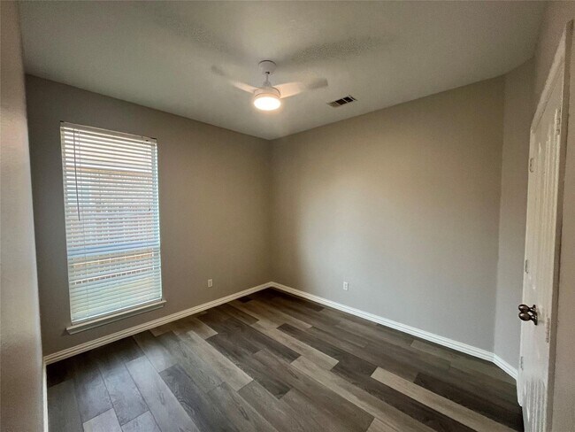 Building Photo - 4-bedroom home in NWISD