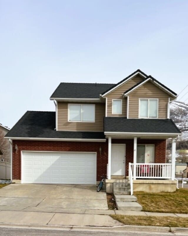 Building Photo - 943 450 E