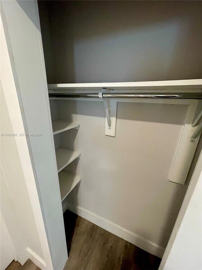 Building Photo - 125 Edgewater Dr