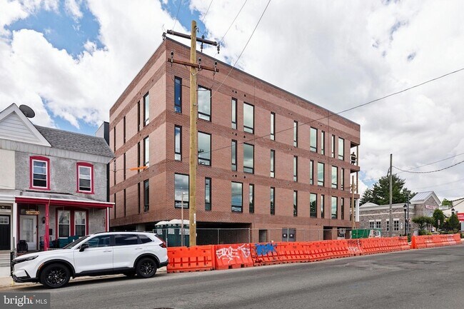 Building Photo - 6910 Ridge Ave