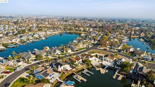 Building Photo - 4730 Spinnaker Way