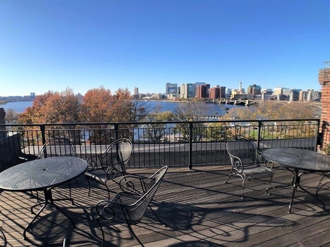 Building Photo - 112 Pinckney St