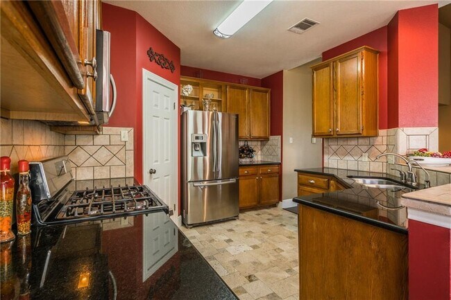 Building Photo - 15713 Monona Cove