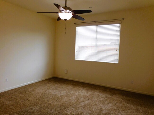 Building Photo - 3098 Wrenwood Ave