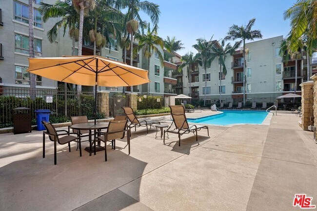 Building Photo - 100 S Alameda St