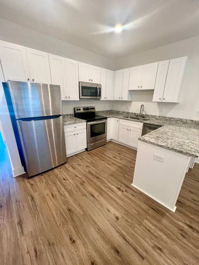 Building Photo - 1 Bed 1 Bath Condo Minutes to Downtown w/ ...