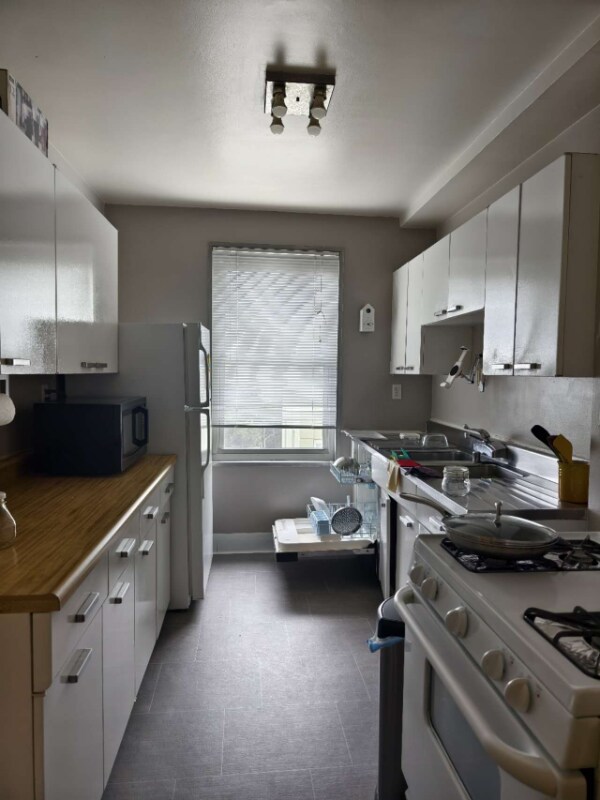 Building Photo - 50 Chumasero Dr