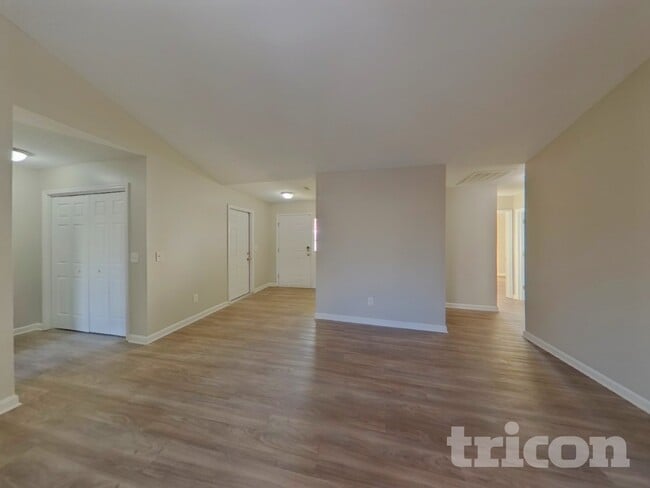 Building Photo - 4 Sweetberry Ct