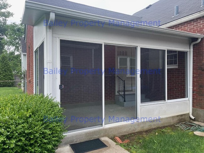 Building Photo - 215 McCready Ave