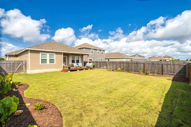 Building Photo - 121 Rubrum Rd