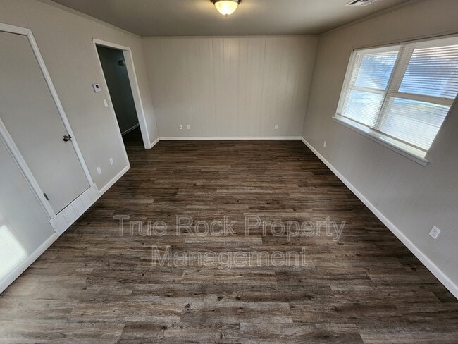 Building Photo - 525 Rebecca Ln