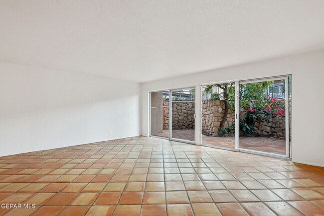 Building Photo - 252 Shadow Mountain Dr