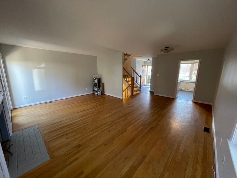 Building Photo - 845 N Greenbrier St